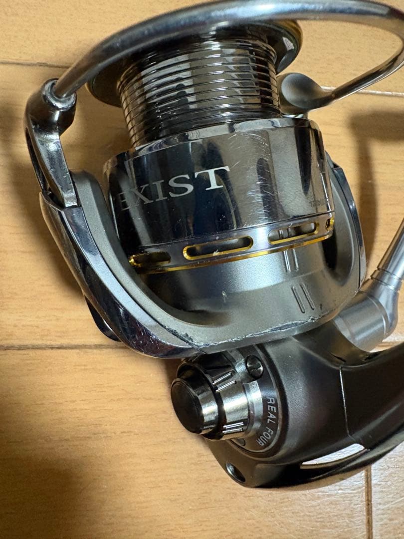 ダイワ 05EXIST 2500 スピニングリール 専用ケース付き。