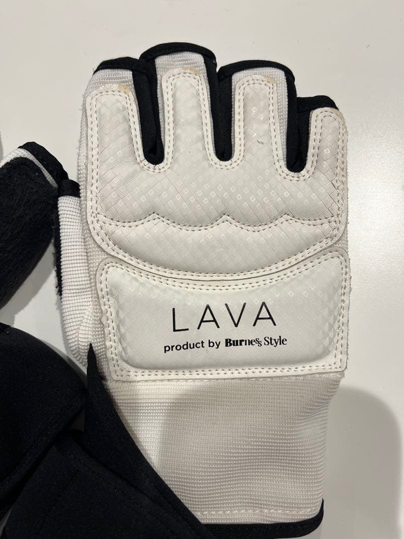 LAVA 暗闇キックボクシング用グローブ MシューズM&エッセンシャルバーム