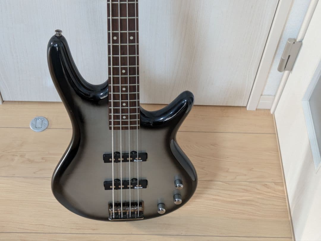 Ibanez Soundgear 4弦エレキベース ブラック/グレー