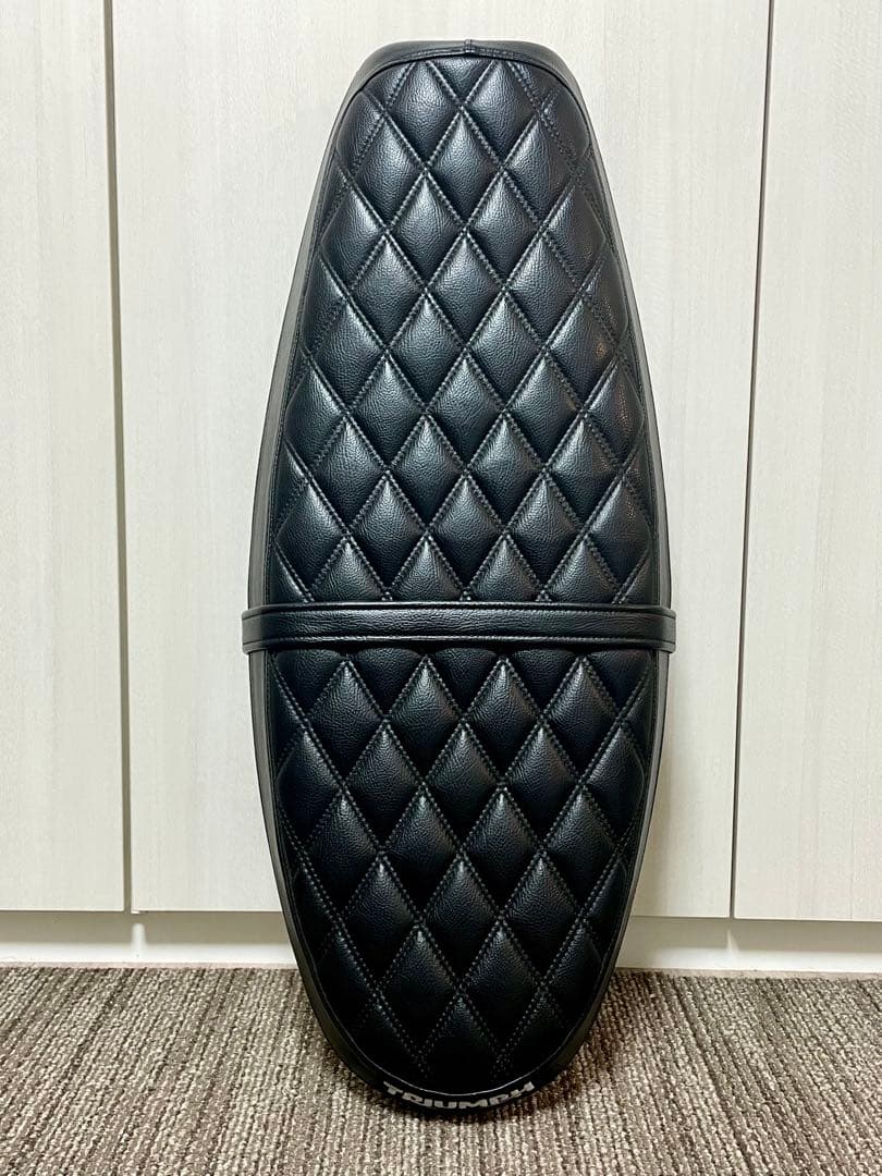 Triumph トライアンフ 純正キルトベンチシート ブラック