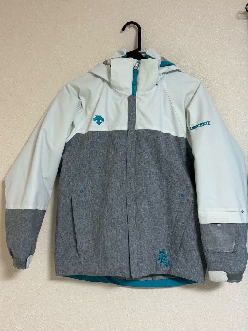 DESCENTE 子ども用スキーウェア 150センチ　デサント　冬服　アウター