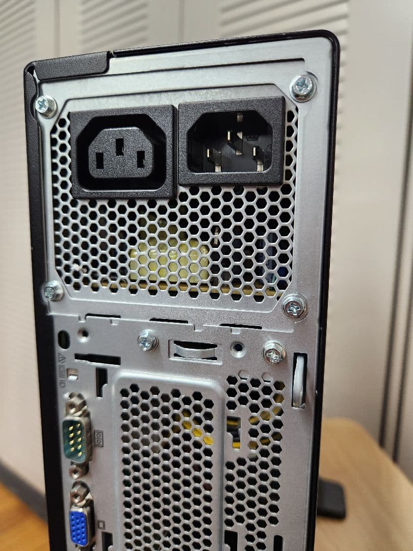 FUJITSU PRIMERGY TX1320 M4 サーバー