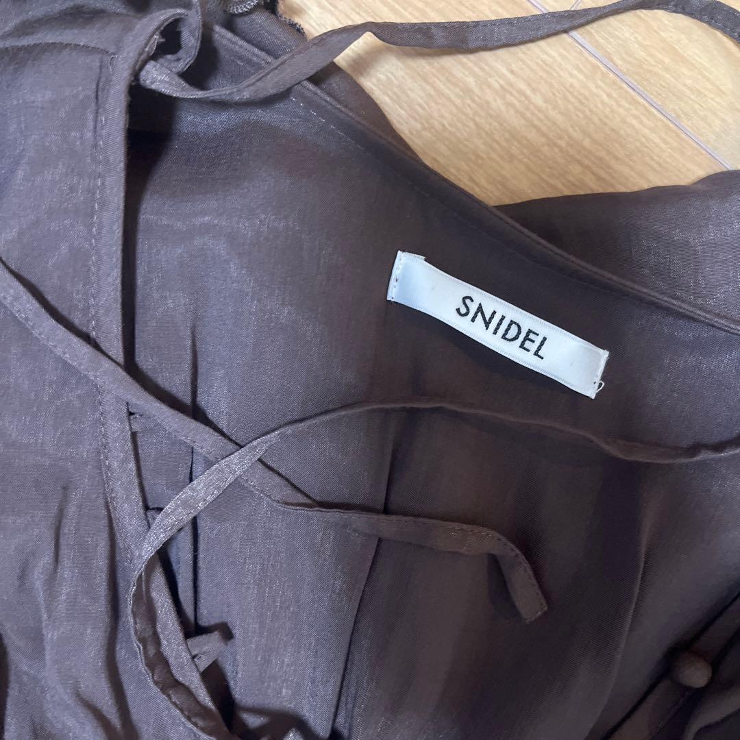 いぎーSNIDEL ブラウンフリルひざ丈ワンピース