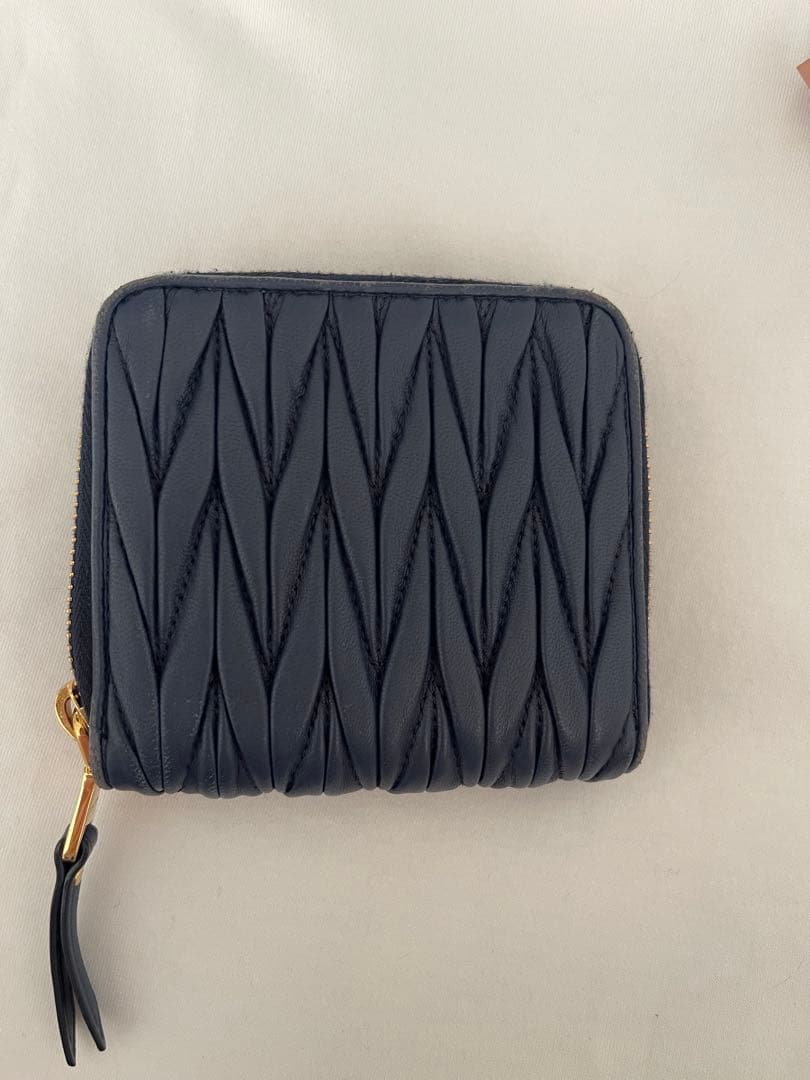 miu miu ブルー　二つ折り財布