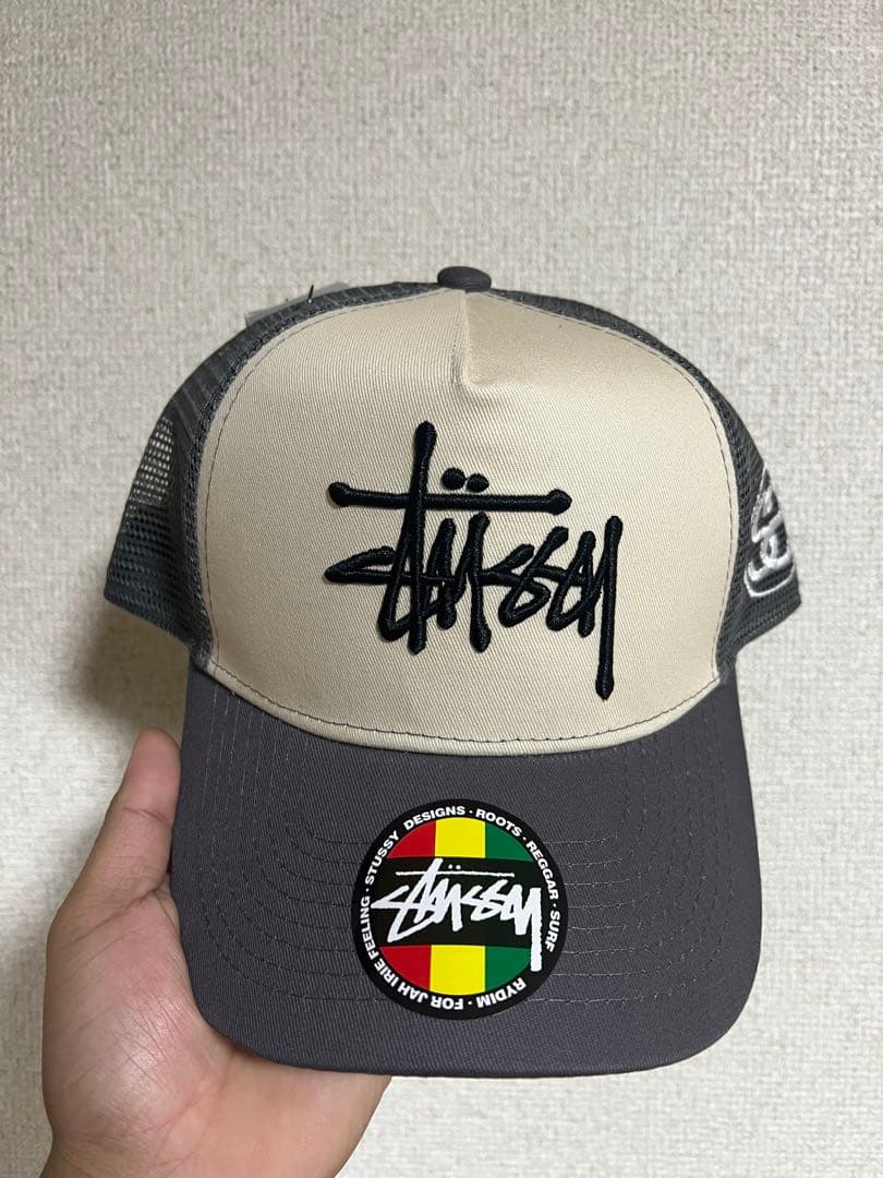Stussy トラッカーキャップ ベージュ/グレー