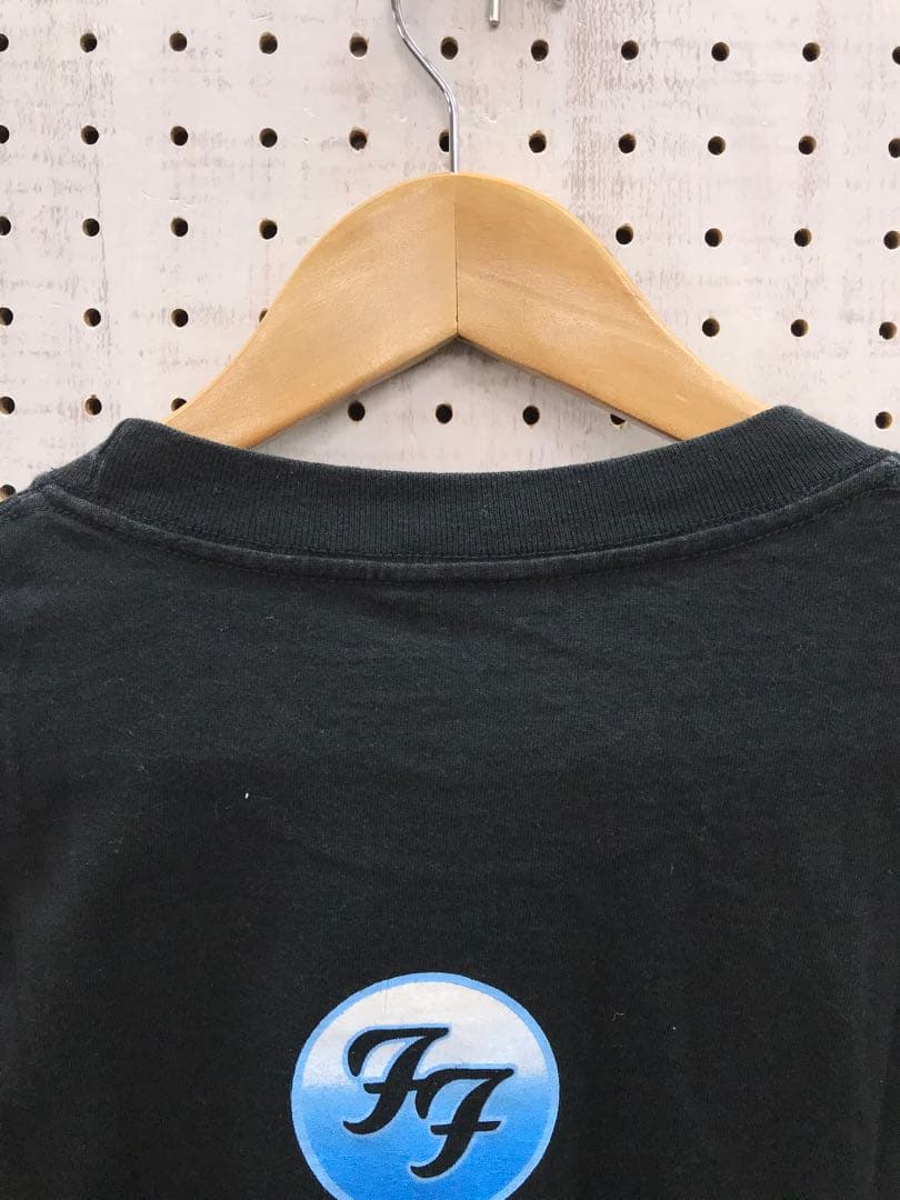 メキシコ製 古着 Foo Fighters 3連ロゴ プリントTシャツ