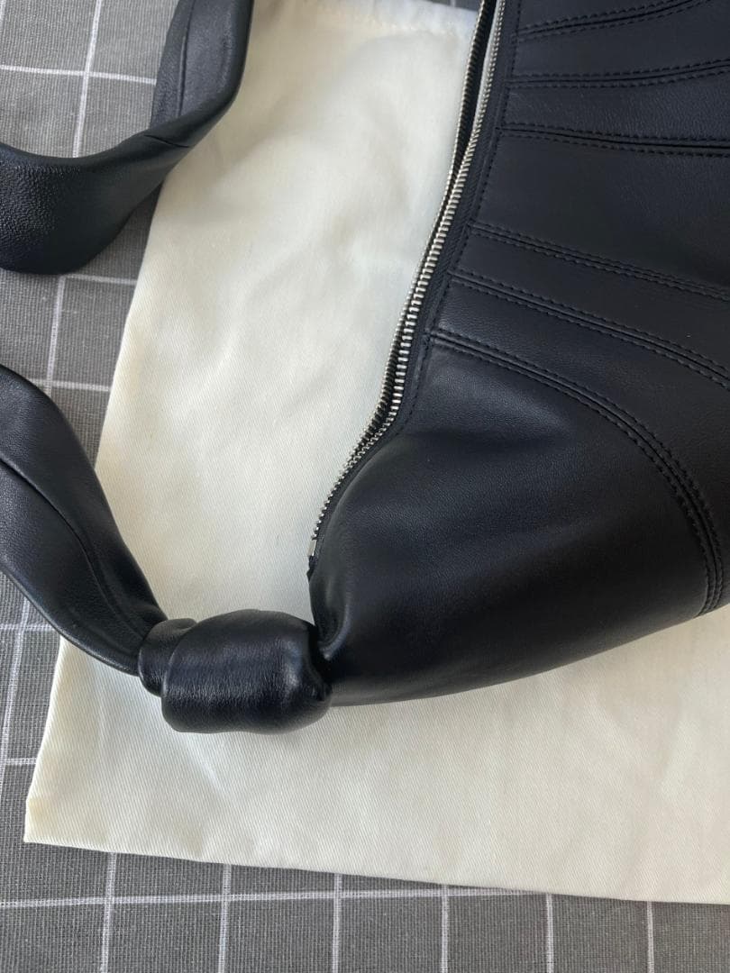 女性情報誌 lemaire croissant small bag BLACK
