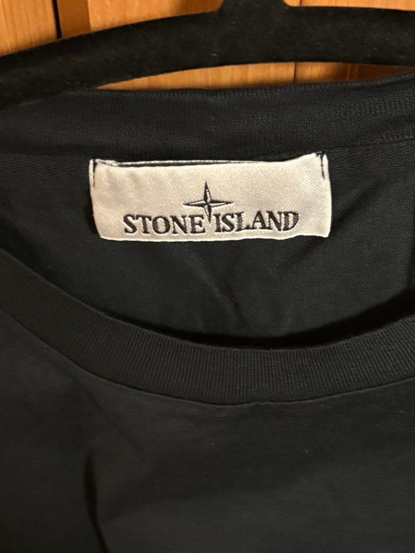 ストーンアイランド　紺Tシャツ