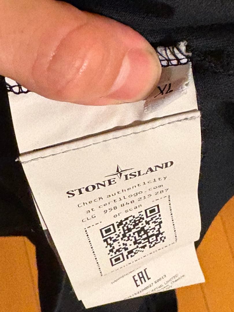 ストーンアイランド　紺Tシャツ