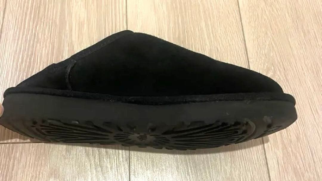 D9 【美品】UGG ブラック スリッポン　ムートン