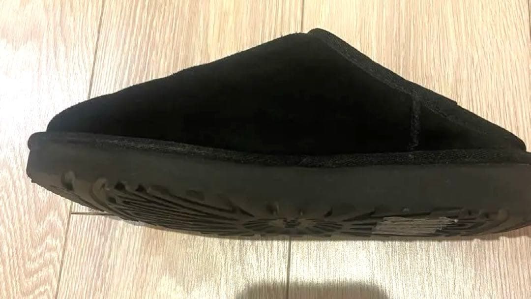 D9 【美品】UGG ブラック スリッポン　ムートン