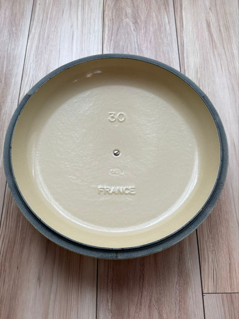 ル・クルーゼ（LE CREUSET）30センチ鍋　イエロー
