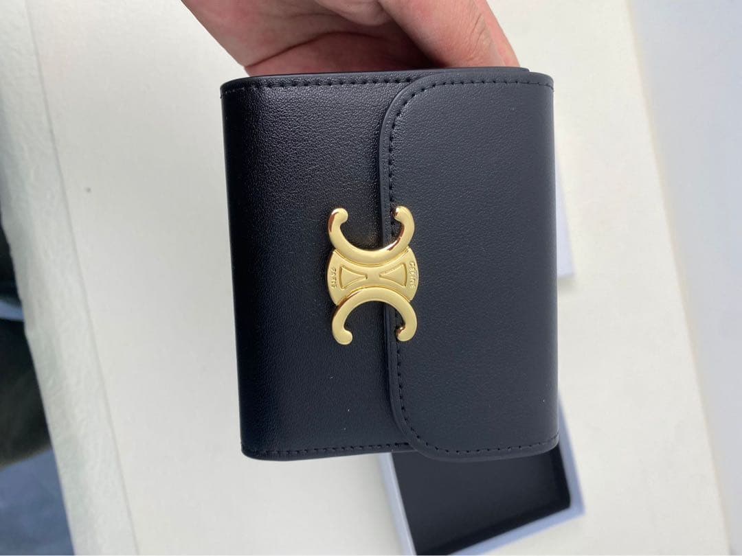 CELINE 黒いレザー三つ折り財布