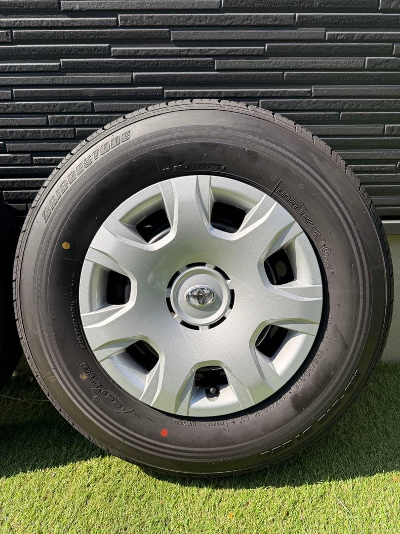 トヨタ　ハイエース　純正タイヤ　ホイール　4本セット 新車外し