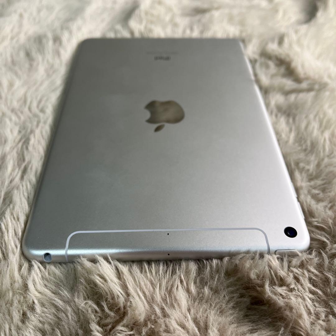 iPad mini (第５世代) Wi-Fi + Cellular シルバー