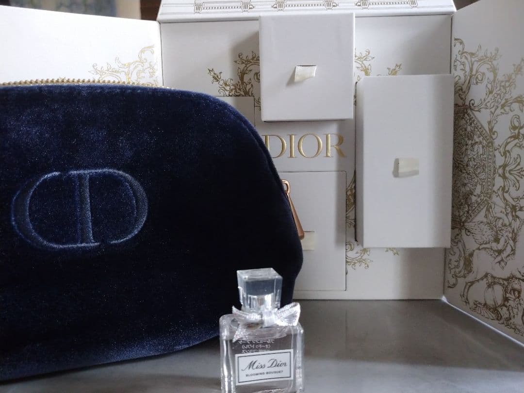Dior クリスマスコフレデザインボックス ポーチ&ミニ香水付き
