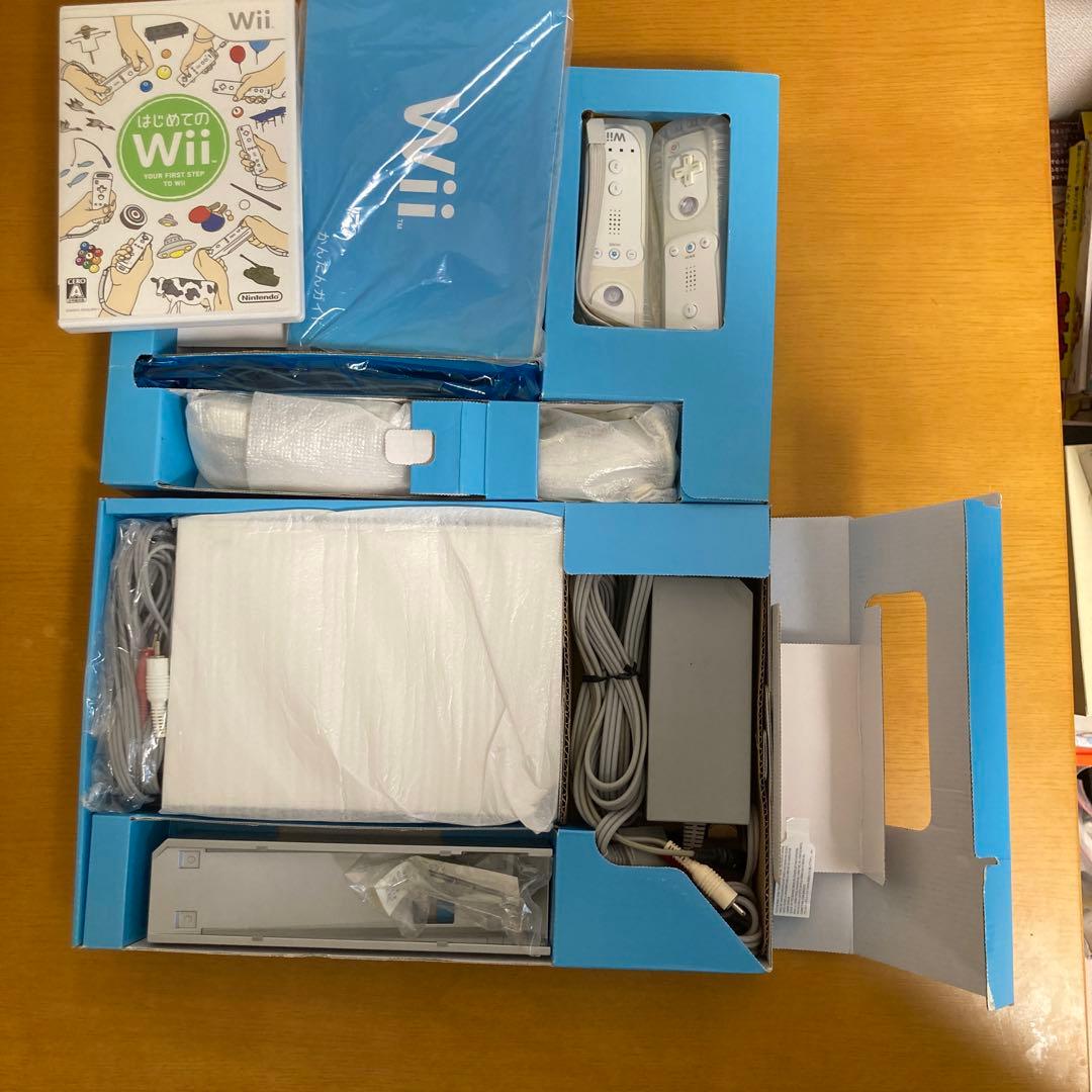 任天堂Wii 本体　付属品一式　リモコン×2 ヌンチャク×2 ソフト4点