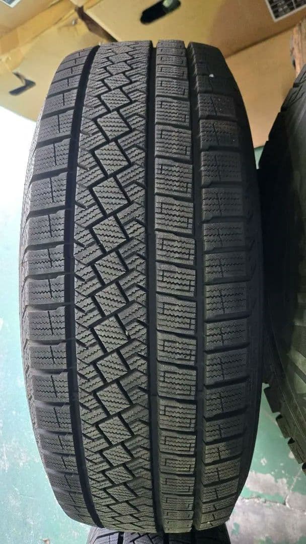 【1/6まで】スタッドレス 2023年製 215/65R16 ピレリ ホイール付