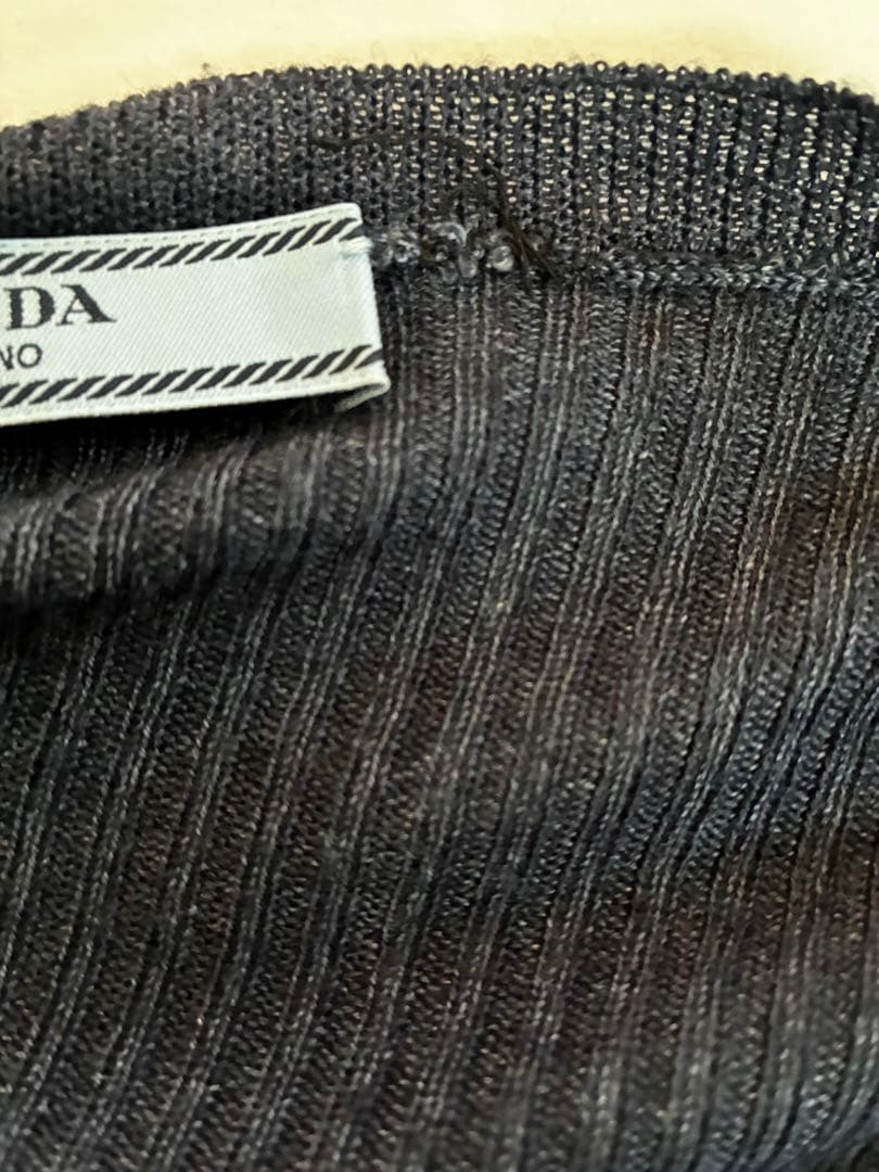 PRADA 紺色カーディガン