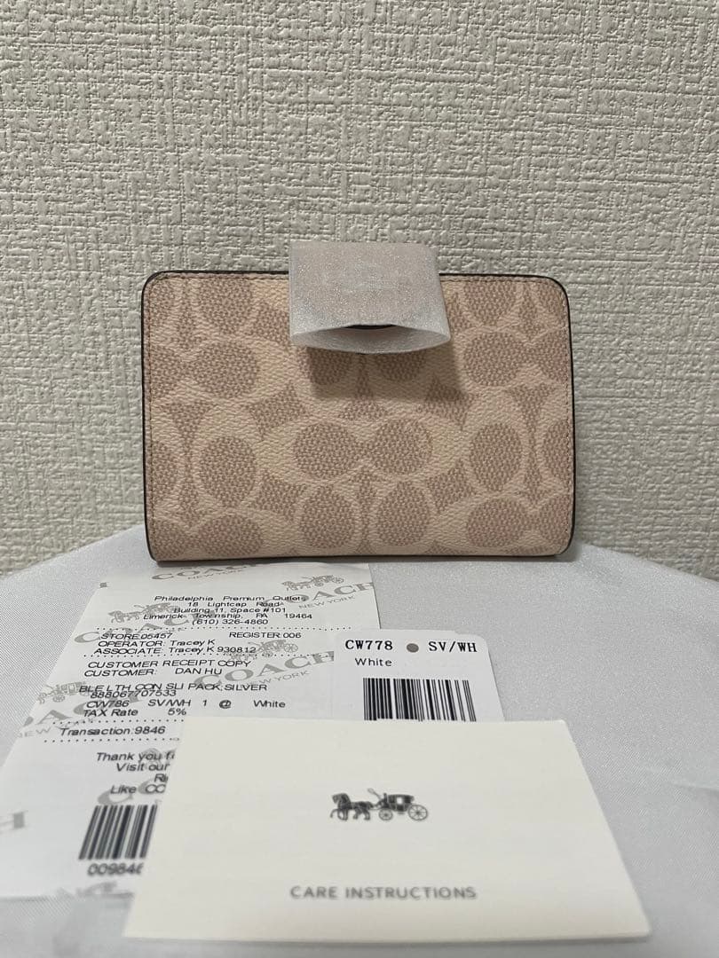 コーチ　レディース　折財布　小銭入れあり　新品　未使用