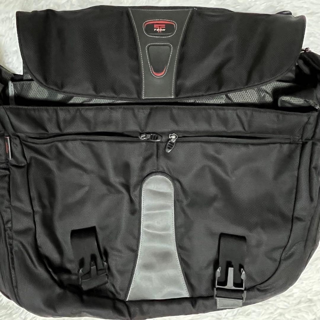 【美品】TUMI メッセンジャーバッグ A4サイズ収納可能　ブラック5570D