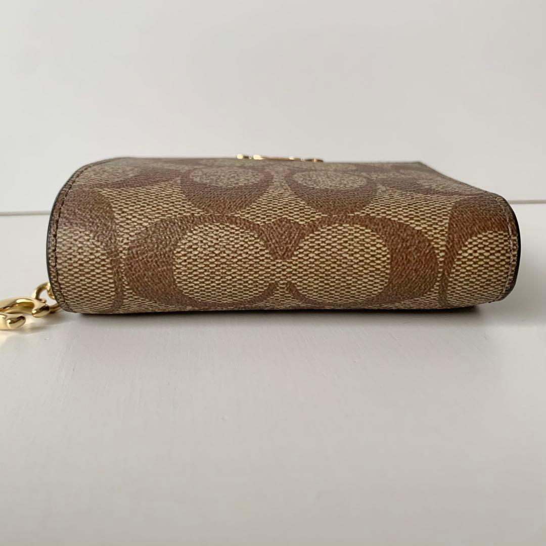 【COACH】コーチ　二つ折り財布　ベージュ　シグネチャー　新品　ミニ財布
