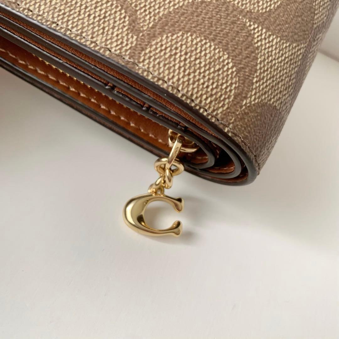 【COACH】コーチ　二つ折り財布　ベージュ　シグネチャー　新品　ミニ財布