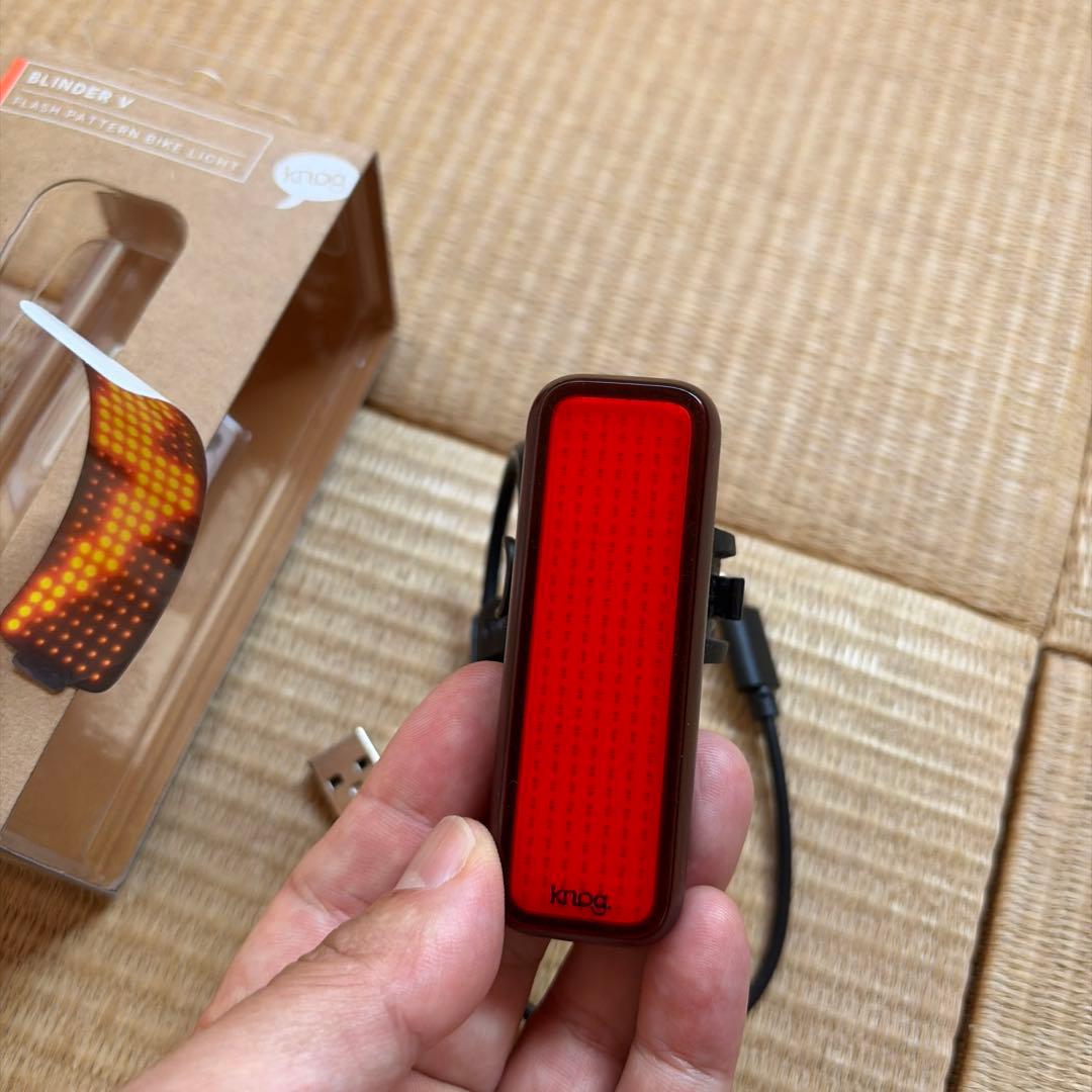 Knog Blinder V ブラインダーブイ リアライト