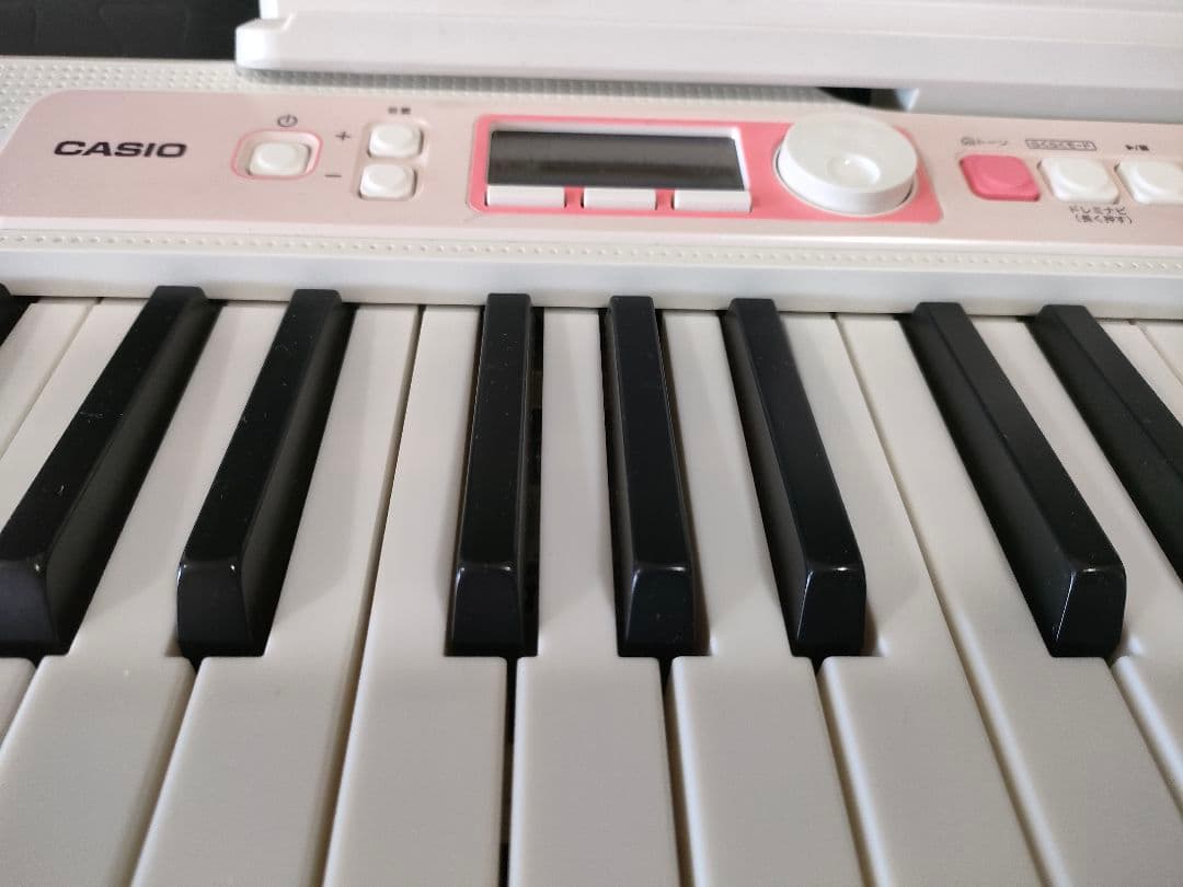 CASIO 電子光るピアノ 　美品　マイク付き 7900円