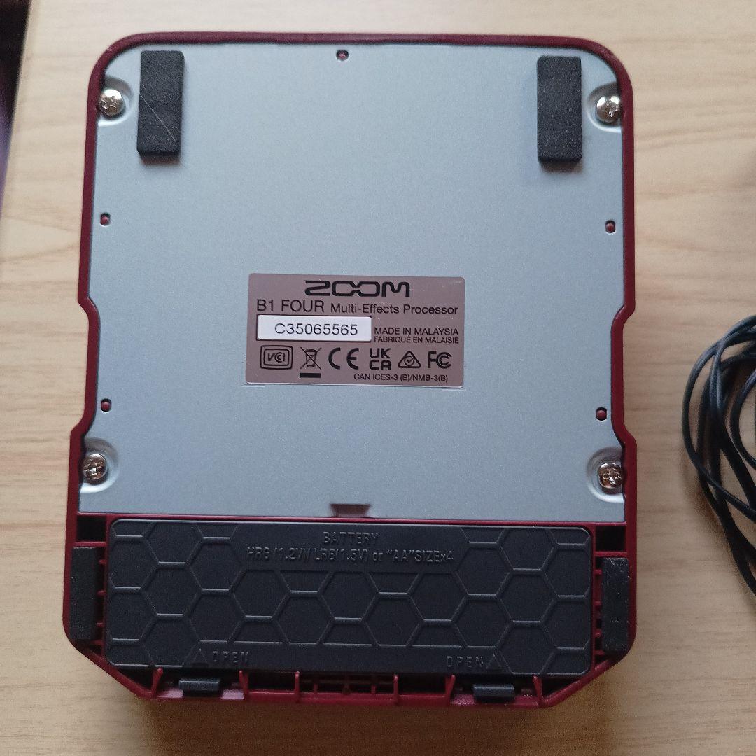 美品 ZOOM ベース マルチエフェクター B1 FOUR+ACアダプター