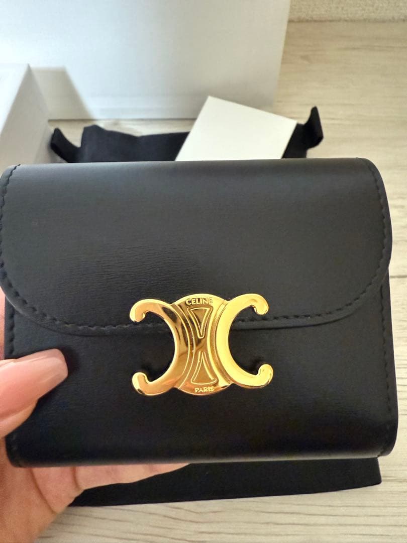 一回短時間使用のみ！ CELINE セリーヌ トリオンフ折りたたみ財布