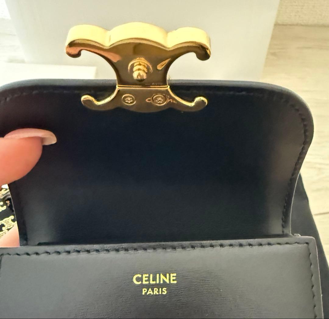 一回短時間使用のみ！ CELINE セリーヌ トリオンフ折りたたみ財布