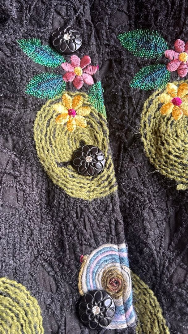 ラスコリナス　刺繍入りフード付きロングコート