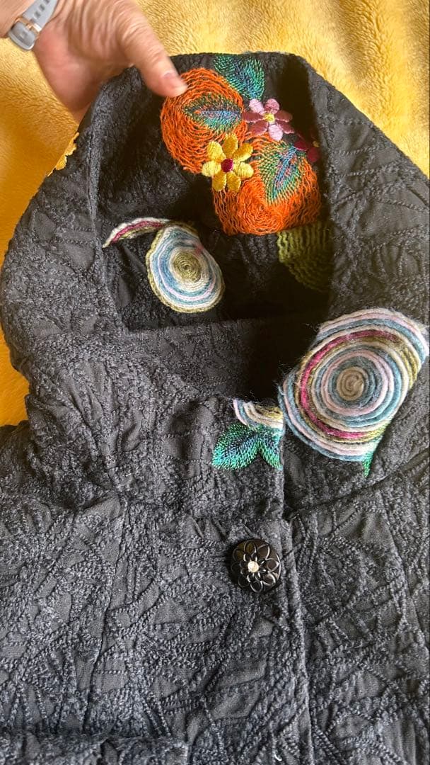 ラスコリナス　刺繍入りフード付きロングコート