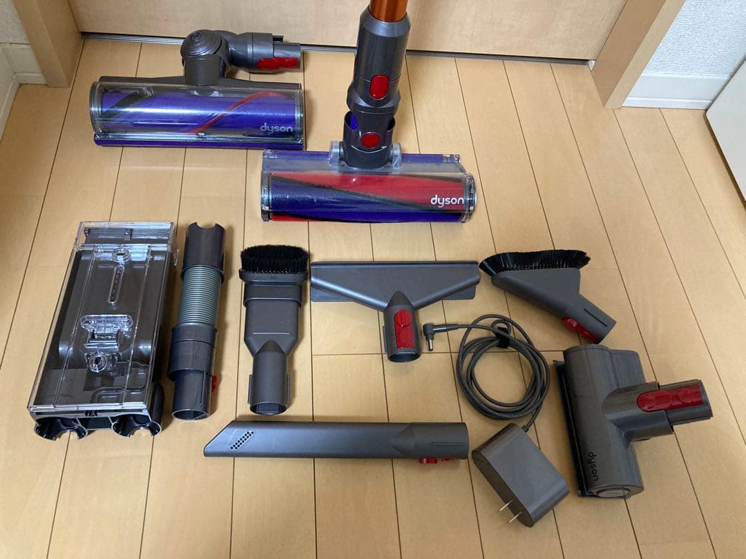 ダイソン Dyson V10（SV12） 動作確認済み　付属パーツ付き