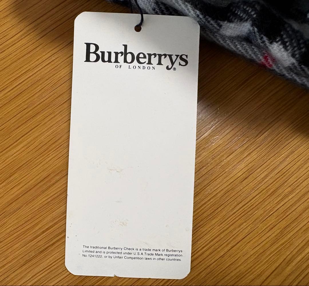 新品Burberrys マフラー 100%ラムズウール England製　箱入