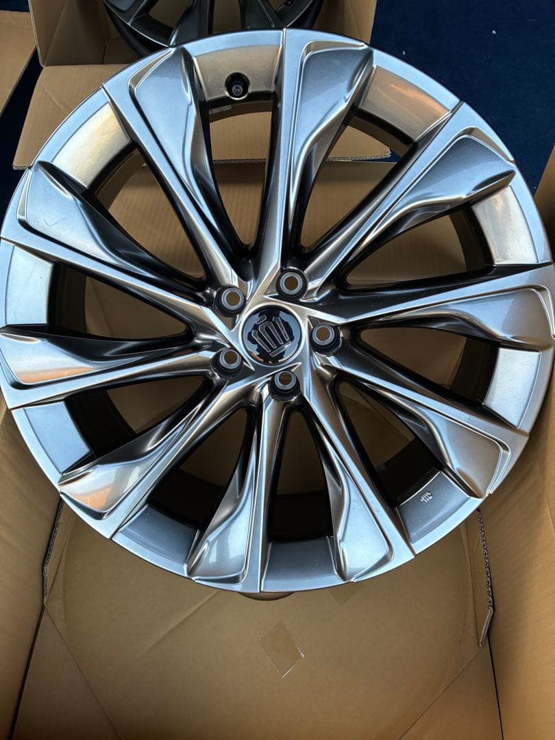 【新車外し】 クラウンクロスオーバーの純正ホイール。 新品未使用です！