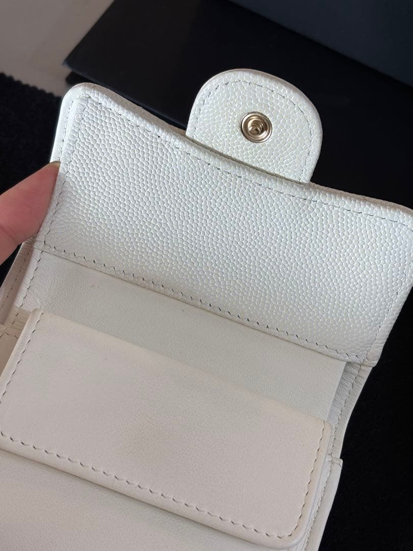 CHANEL マトラッセ キャビアスキン レザー 三つ折り財布 アイボリー 白