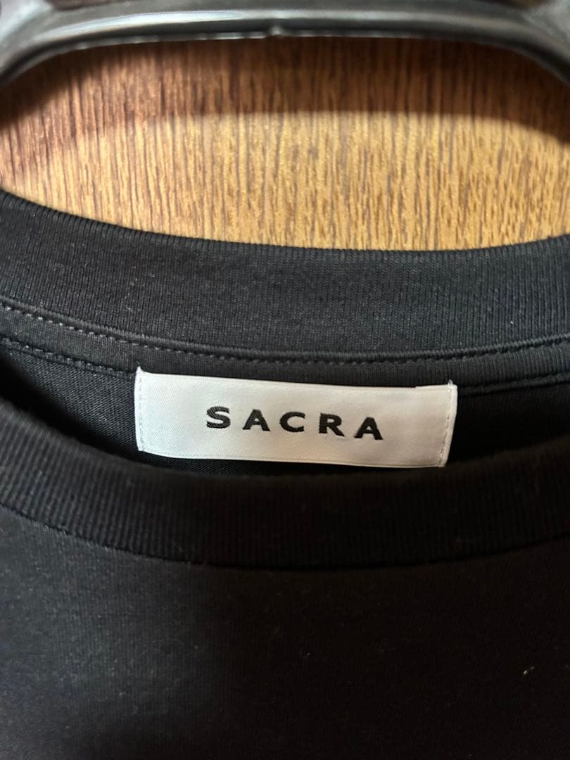 お値下げ！SACRA サクラ　新作　五分丈袖Tシャツ　黒