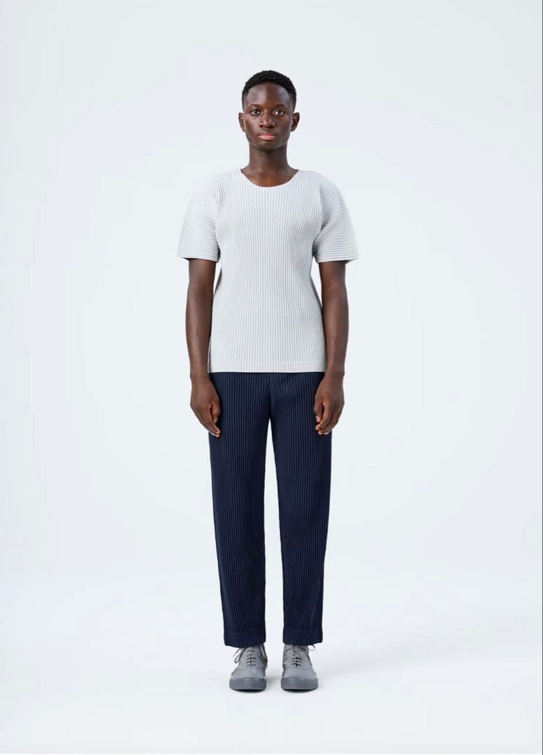 HOMME PLISSÉ ISSEY MIYAKE BASICS Tシャツ　黒
