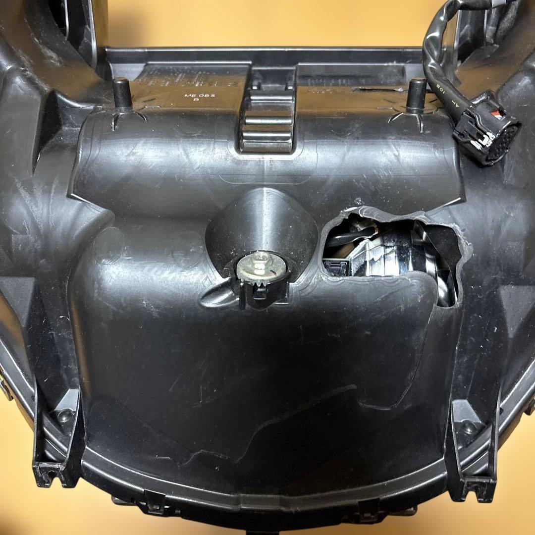 PCX125 ヘッドライトアッシー　JF81 割れあり