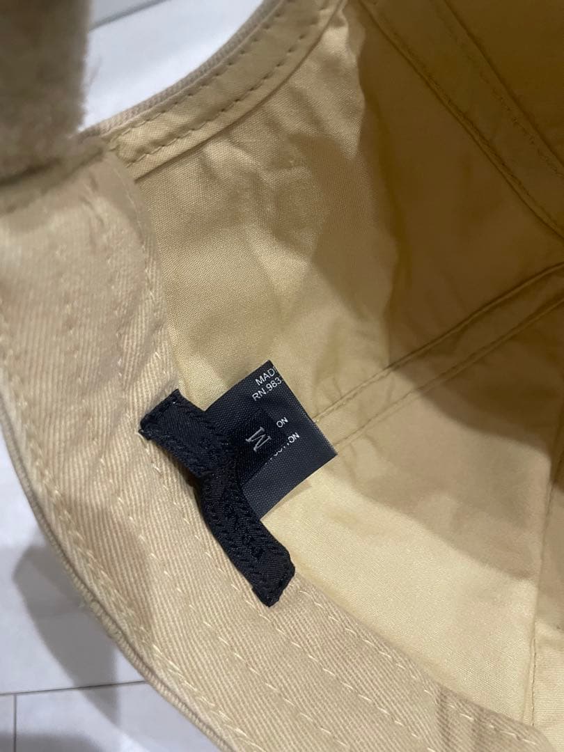 PRADA ベージュキャップ Mサイズ