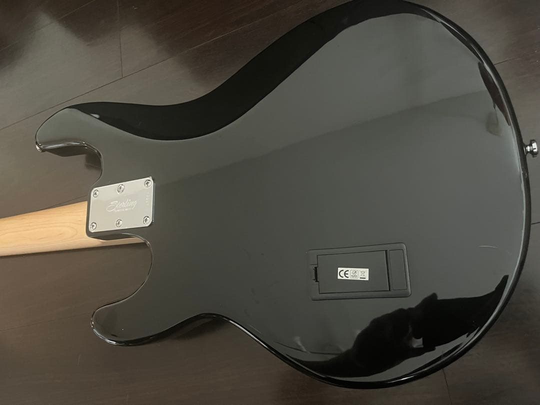 STERLING RAY4 Black チューナー・ストラップ付き