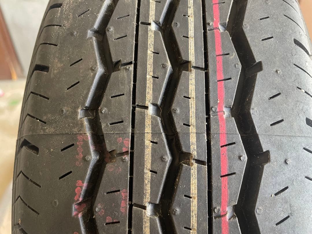 【２／2】タイヤ２本　ハイエース純正タイヤBRIDGESTONE ecopia