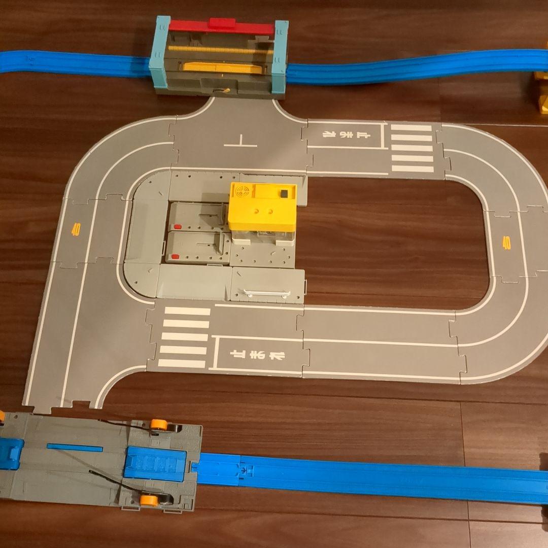 プラレール いっしょにひろげよう！ トミカとプラレールの街セット