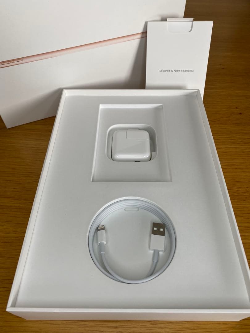 【未使用に近い】iPad 第7世代　128GB 付属品完備　iPad本体