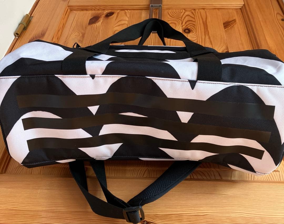 【美品】 アディダス　marimekko ボストンバッグ　ライネ柄　白黒