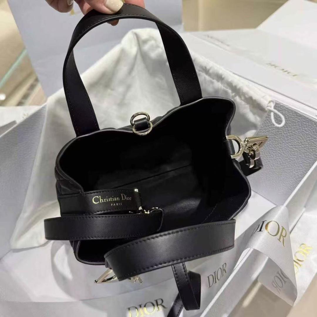 Dior 黒 レザー キルティング ハンドバッグ