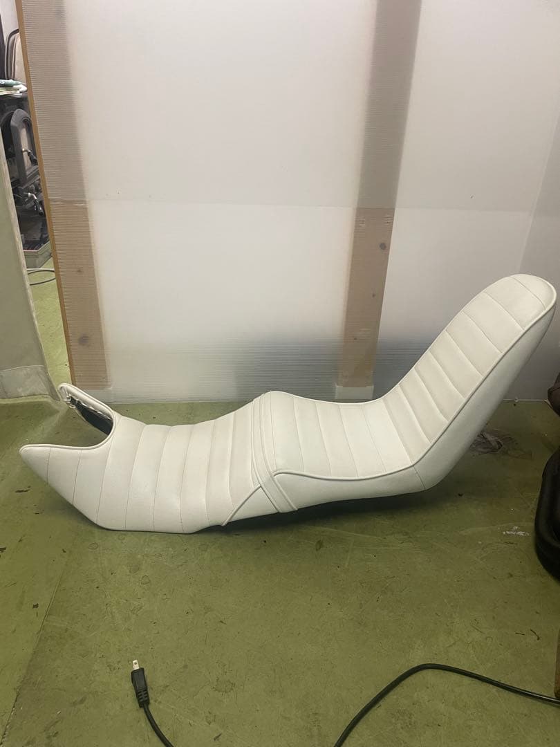 ホーネット250mc31 三段シート 40cm 白 レザー