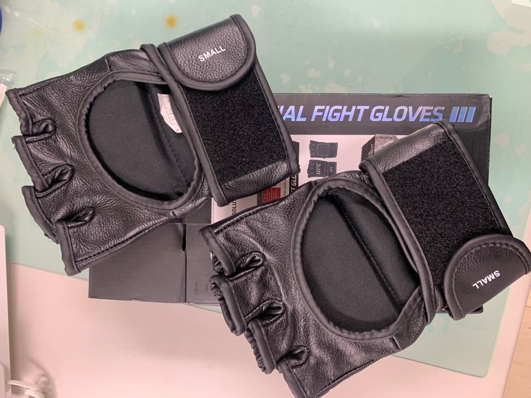 外箱訳ありUFC OFFICIAL FIGHT GLOVES Sサイズ 黒